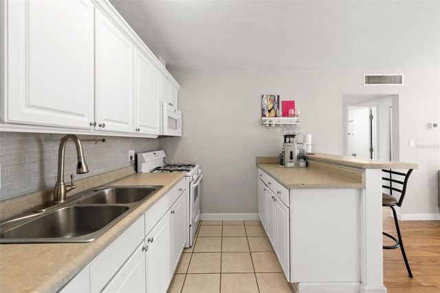 1700 SW 16TH COURT D30, Gainesville, FL 32608