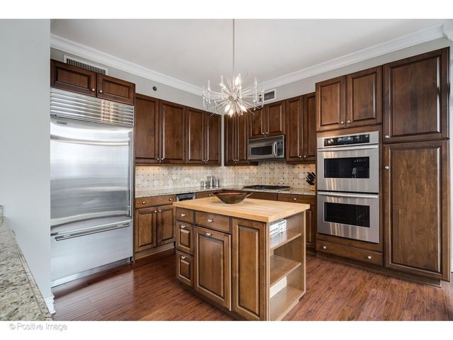 21 E Huron Street 3204, Chicago, IL 60611