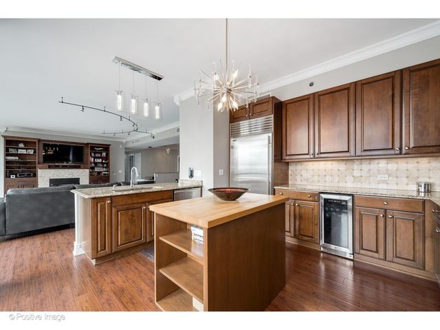 21 E Huron Street 3204, Chicago, IL 60611