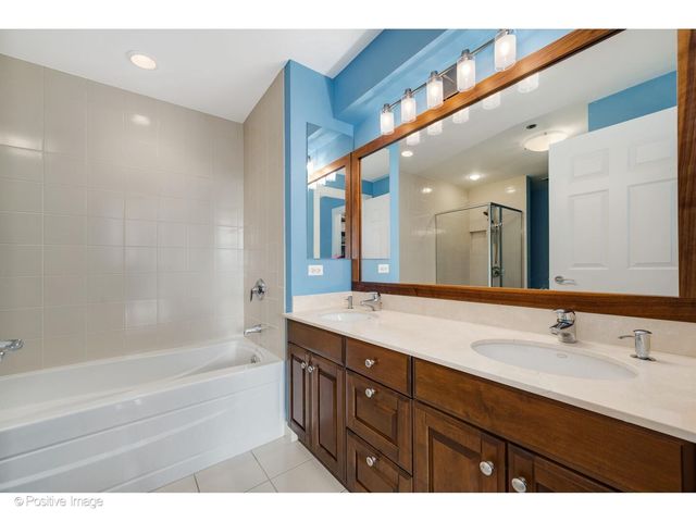 21 E Huron Street 3204, Chicago, IL 60611