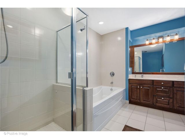 21 E Huron Street 3204, Chicago, IL 60611