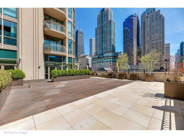 21 E Huron Street 3204, Chicago, IL 60611