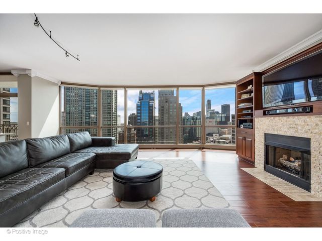 21 E Huron Street 3204, Chicago, IL 60611