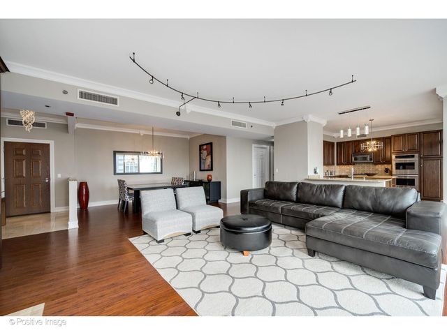 21 E Huron Street 3204, Chicago, IL 60611