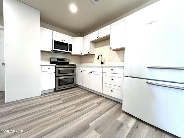 4142 E MORELAND Street 2, Phoenix, AZ 85008