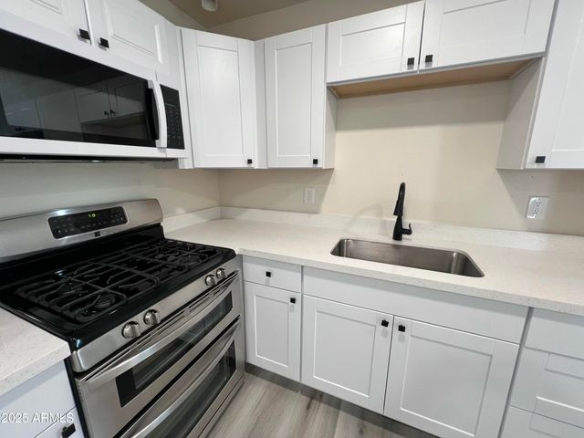 4142 E MORELAND Street 2, Phoenix, AZ 85008