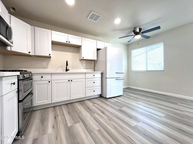 4142 E MORELAND Street 2, Phoenix, AZ 85008