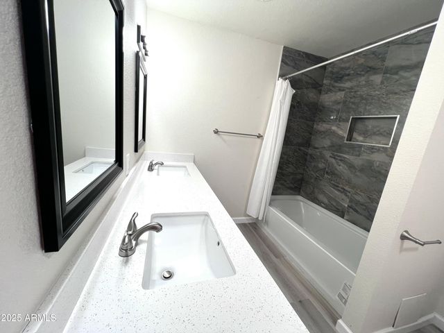 4142 E MORELAND Street 2, Phoenix, AZ 85008