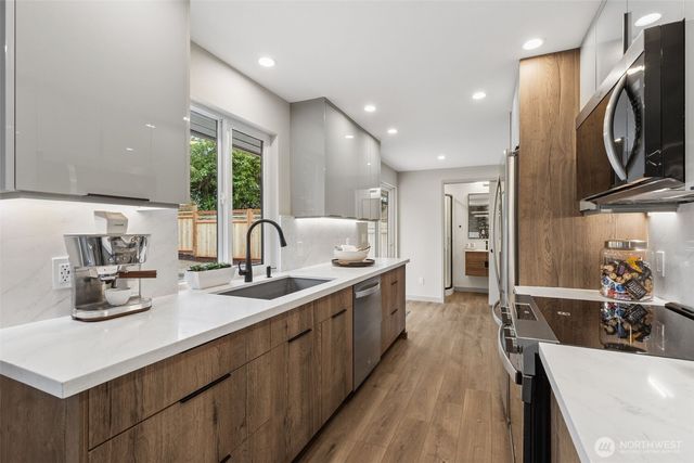 10021 19th Avenue SW, Seattle, WA 98146