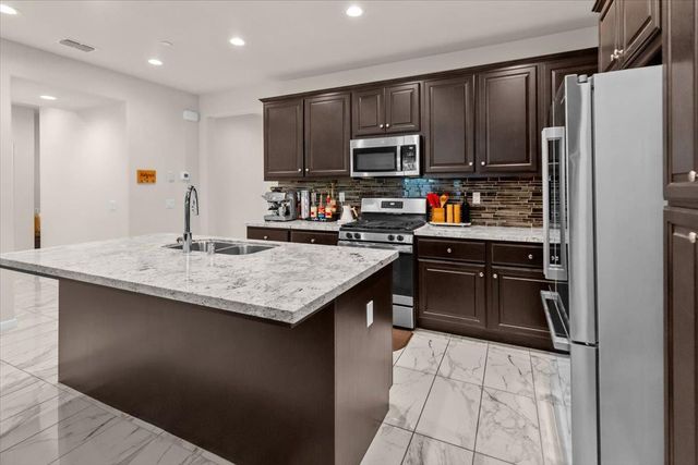 4368 Icon Ave, Modesto, CA 95356