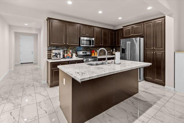 4368 Icon Ave, Modesto, CA 95356