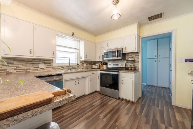 2656 E Southern Hills Boulevard, Springfield, MO 65804