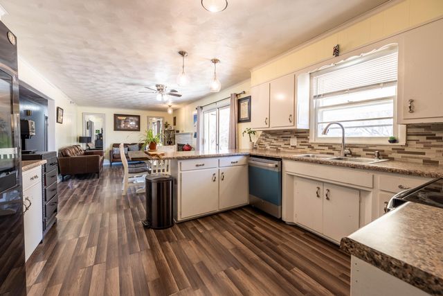 2656 E Southern Hills Boulevard, Springfield, MO 65804