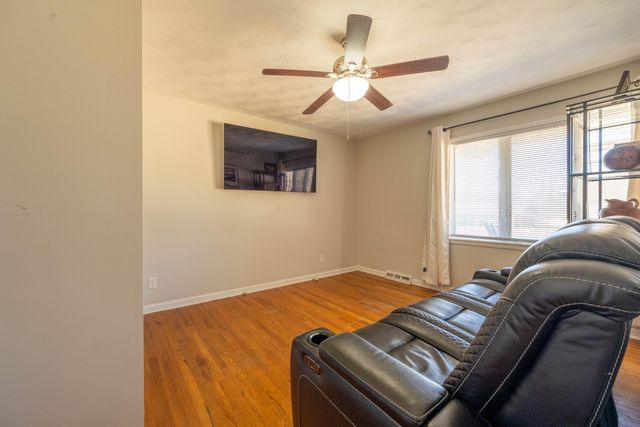 2656 E Southern Hills Boulevard, Springfield, MO 65804