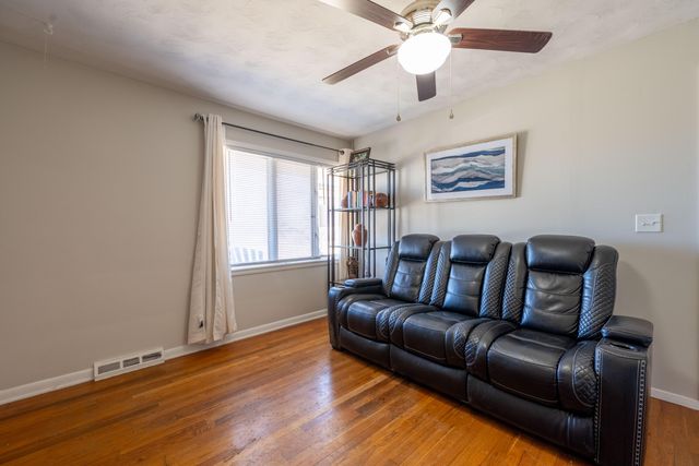 2656 E Southern Hills Boulevard, Springfield, MO 65804