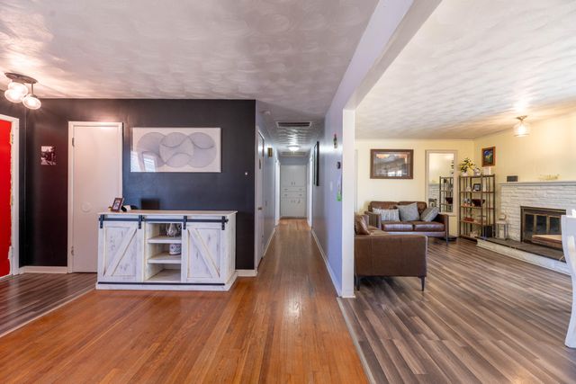 2656 E Southern Hills Boulevard, Springfield, MO 65804