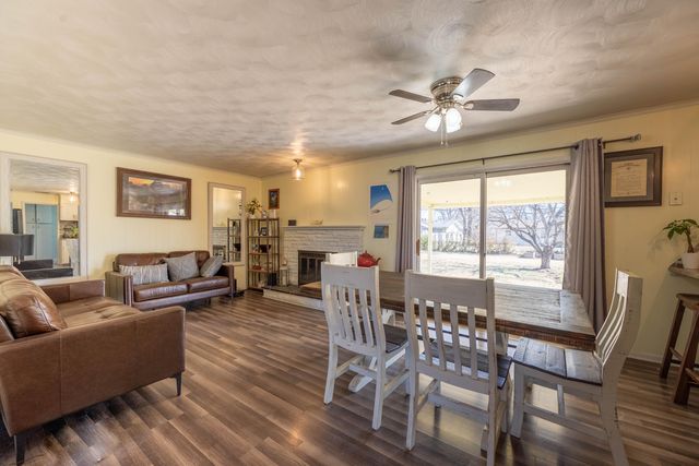 2656 E Southern Hills Boulevard, Springfield, MO 65804