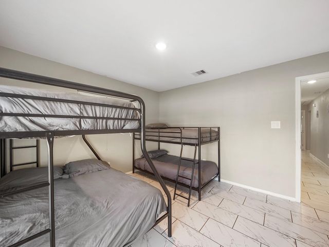 1337 Conrad Sauer Drive, Houston, TX 77043
