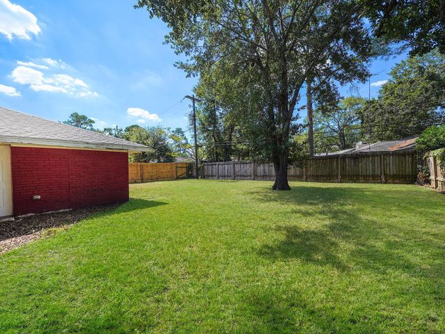 1337 Conrad Sauer Drive, Houston, TX 77043