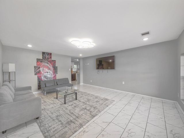 1337 Conrad Sauer Drive, Houston, TX 77043