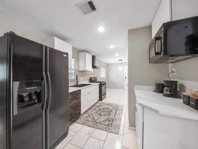 1337 Conrad Sauer Drive, Houston, TX 77043