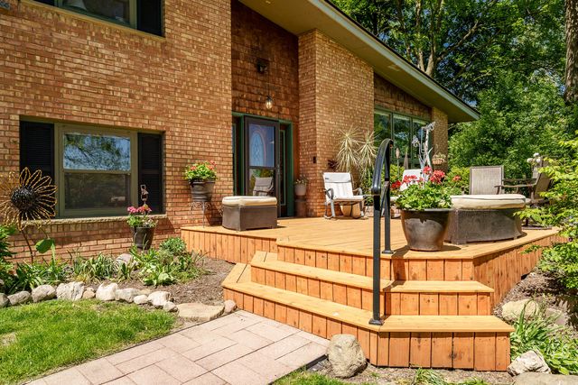 12451 Chuckanut Drive, Roscoe, IL 61073