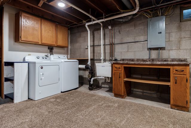 12451 Chuckanut Drive, Roscoe, IL 61073