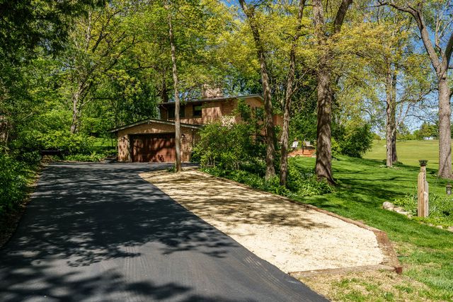 12451 Chuckanut Drive, Roscoe, IL 61073