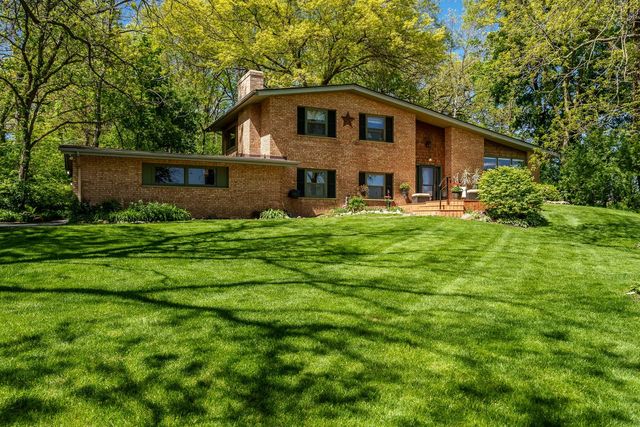 12451 Chuckanut Drive, Roscoe, IL 61073