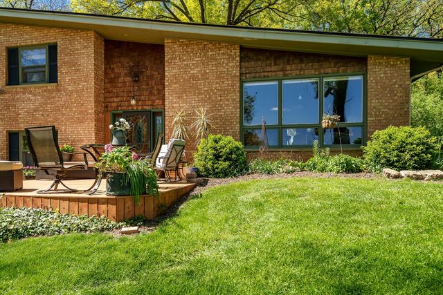 12451 Chuckanut Drive, Roscoe, IL 61073