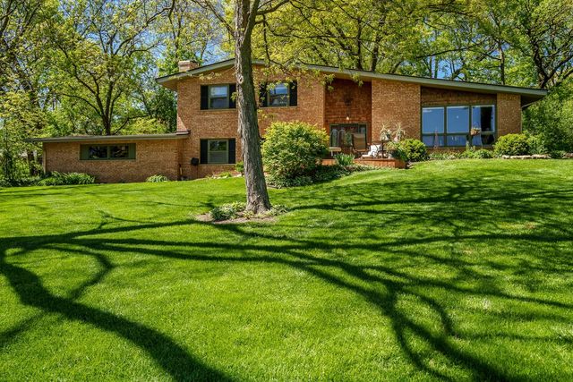 12451 Chuckanut Drive, Roscoe, IL 61073