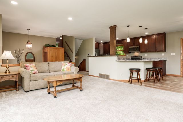 12451 Chuckanut Drive, Roscoe, IL 61073
