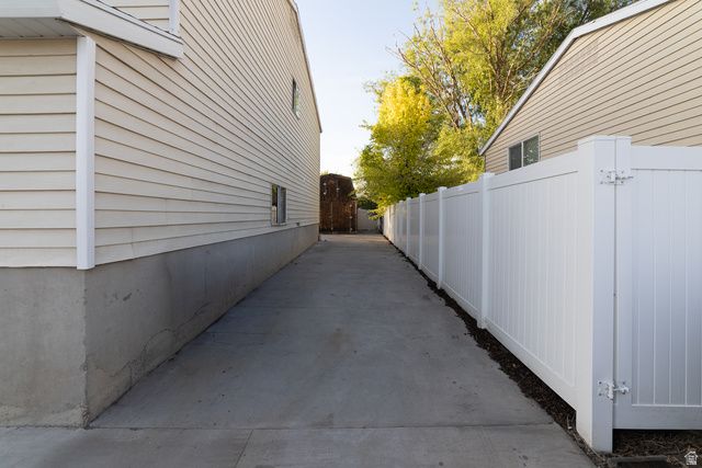 1394 W TWIN OAKS DR, West Jordan, UT 84088
