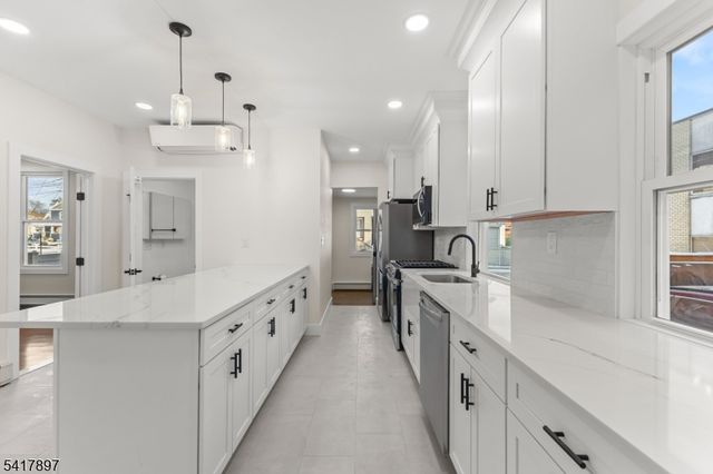 633 Lafayette Ave, Hawthorne Boro, NJ 07506