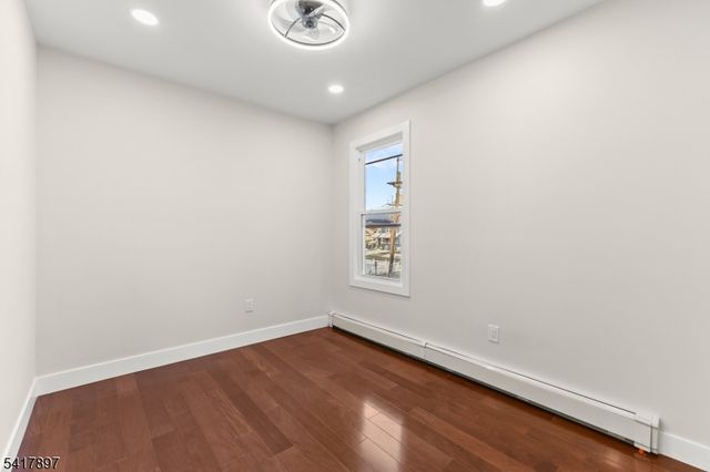 633 Lafayette Ave, Hawthorne Boro, NJ 07506