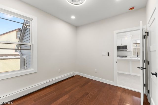 633 Lafayette Ave, Hawthorne Boro, NJ 07506