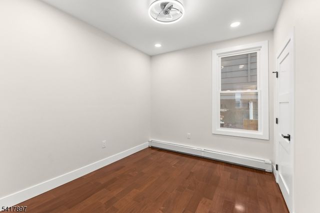 633 Lafayette Ave, Hawthorne Boro, NJ 07506