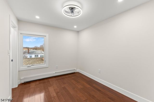 633 Lafayette Ave, Hawthorne Boro, NJ 07506