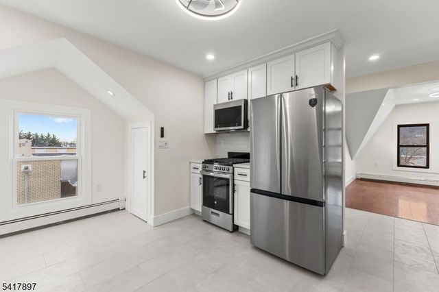 633 Lafayette Ave, Hawthorne Boro, NJ 07506