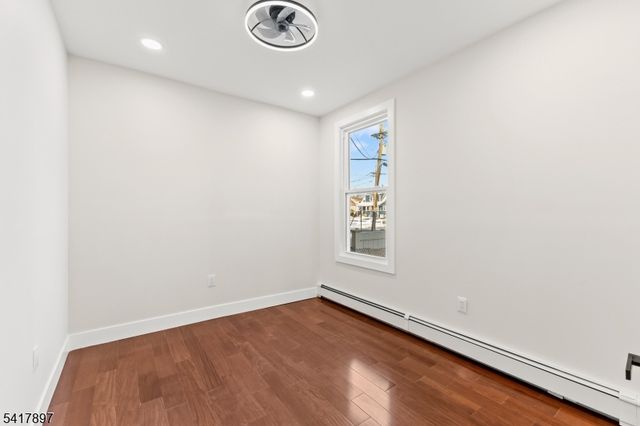 633 Lafayette Ave, Hawthorne Boro, NJ 07506