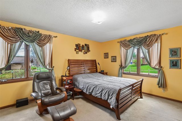 2112 Sandalwood Drive NE, Cedar Rapids, IA 52402