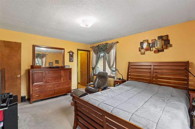 2112 Sandalwood Drive NE, Cedar Rapids, IA 52402