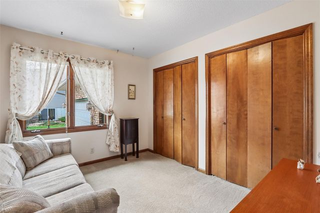 2112 Sandalwood Drive NE, Cedar Rapids, IA 52402