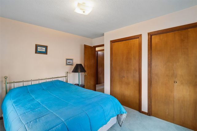 2112 Sandalwood Drive NE, Cedar Rapids, IA 52402