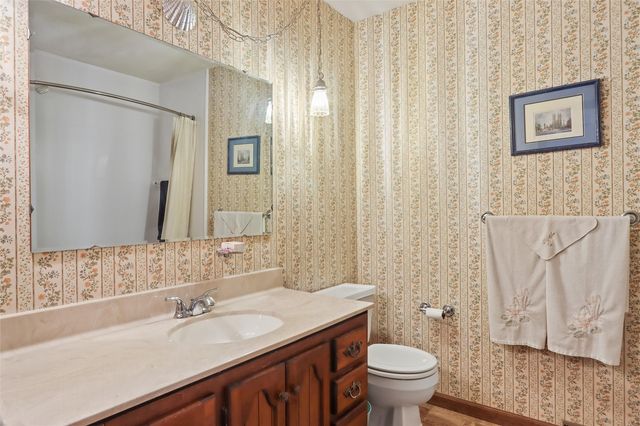2112 Sandalwood Drive NE, Cedar Rapids, IA 52402