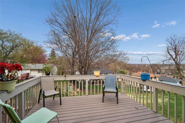 2112 Sandalwood Drive NE, Cedar Rapids, IA 52402