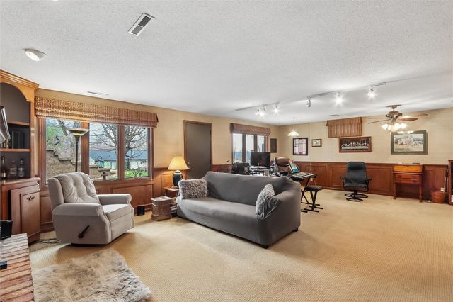 2112 Sandalwood Drive NE, Cedar Rapids, IA 52402