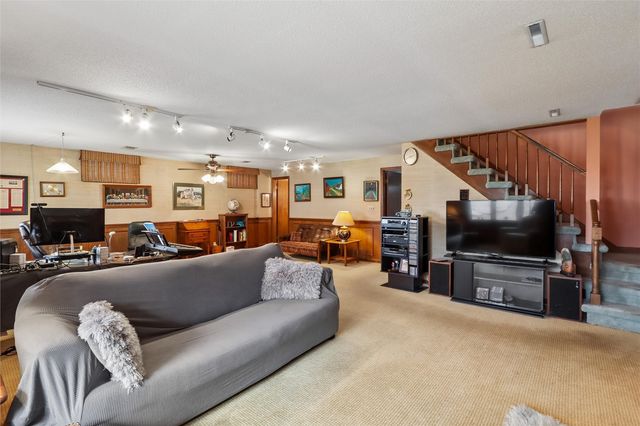 2112 Sandalwood Drive NE, Cedar Rapids, IA 52402