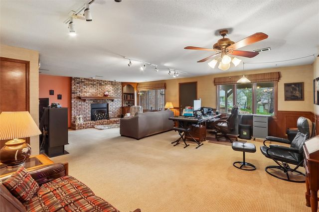 2112 Sandalwood Drive NE, Cedar Rapids, IA 52402