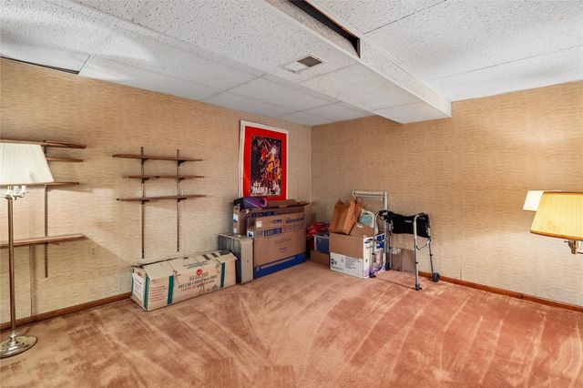 2112 Sandalwood Drive NE, Cedar Rapids, IA 52402